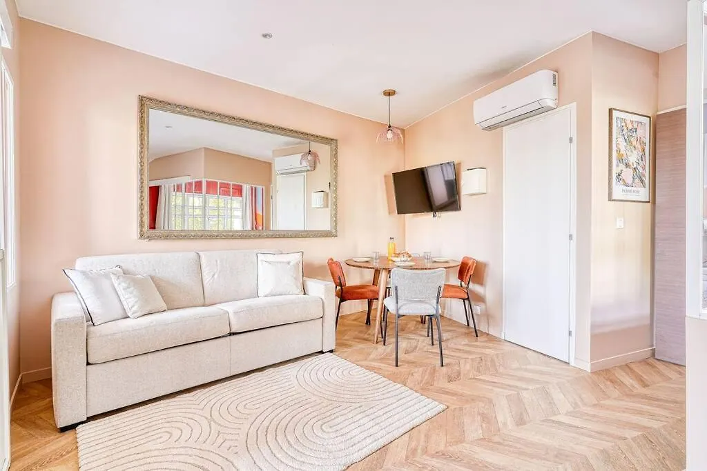 Apartment Appartement Proche Parc Monceau Pereire -Iii Paris France